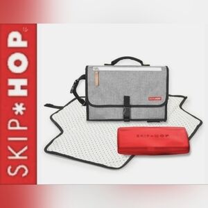 SKIP HOP Pronto Signature Changing Station in Grey Chevron NWT